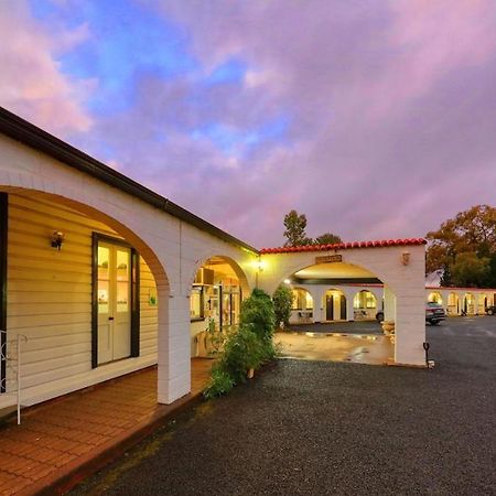 Azalea Motel Кунабарабран Экстерьер фото