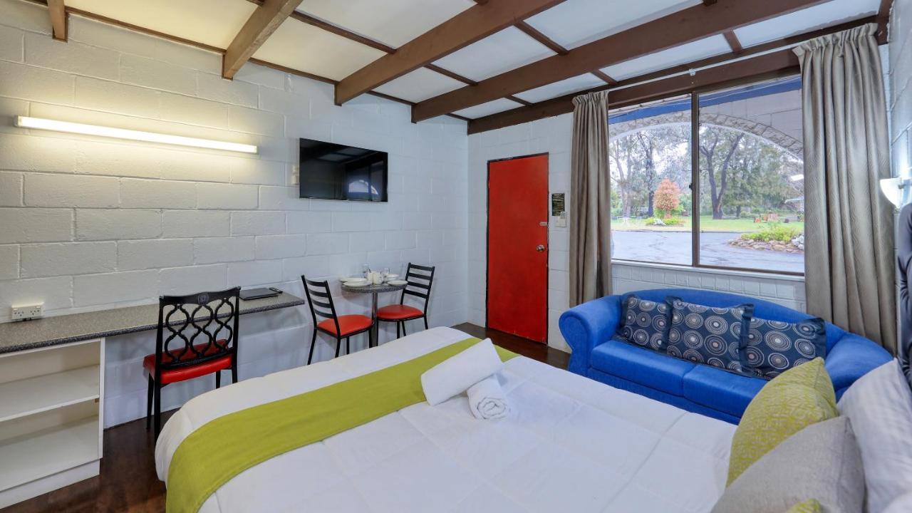 Azalea Motel Кунабарабран Экстерьер фото