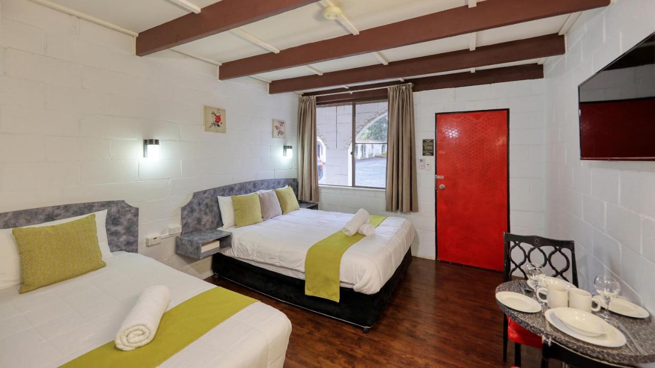 Azalea Motel Кунабарабран Экстерьер фото