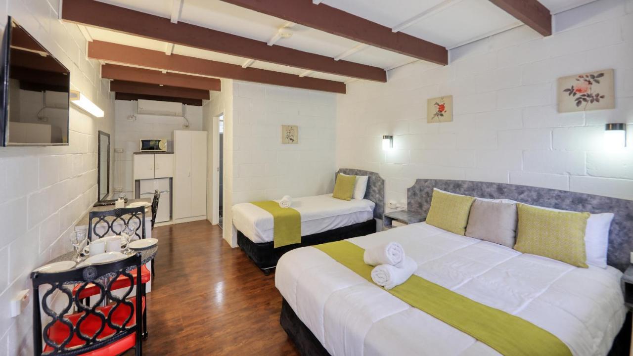 Azalea Motel Кунабарабран Экстерьер фото