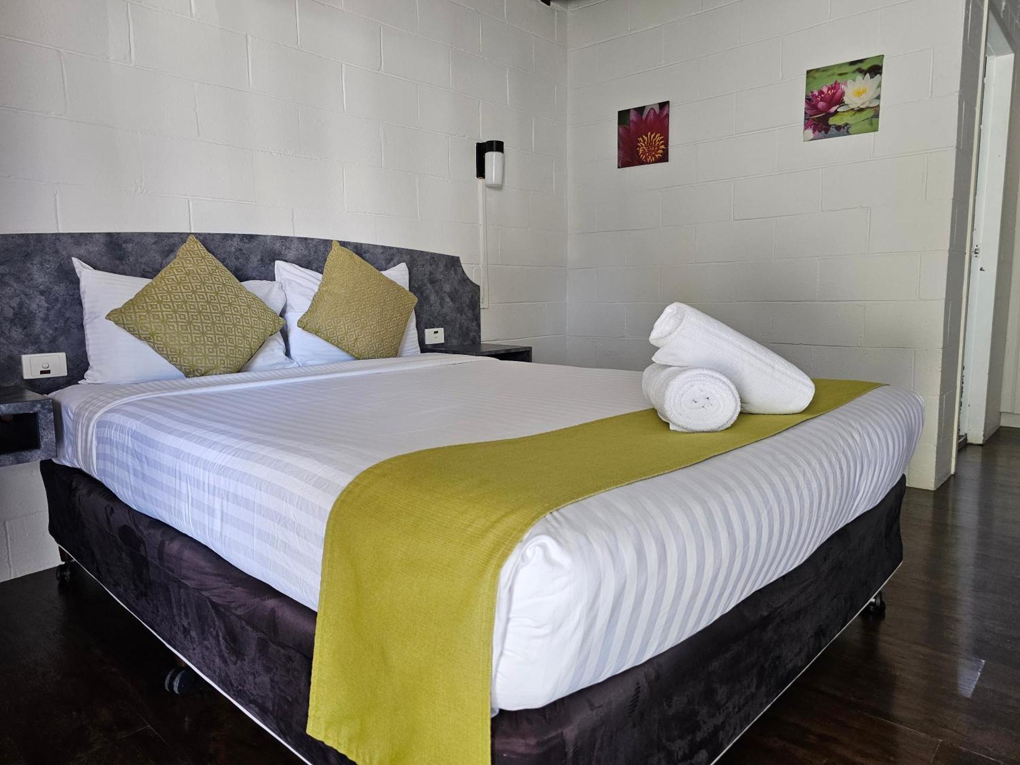 Azalea Motel Кунабарабран Экстерьер фото