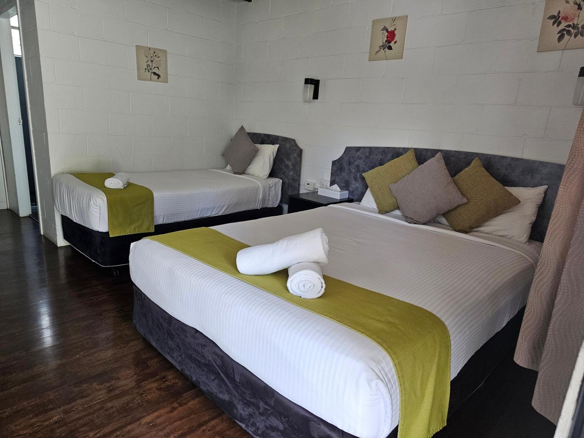Azalea Motel Кунабарабран Экстерьер фото
