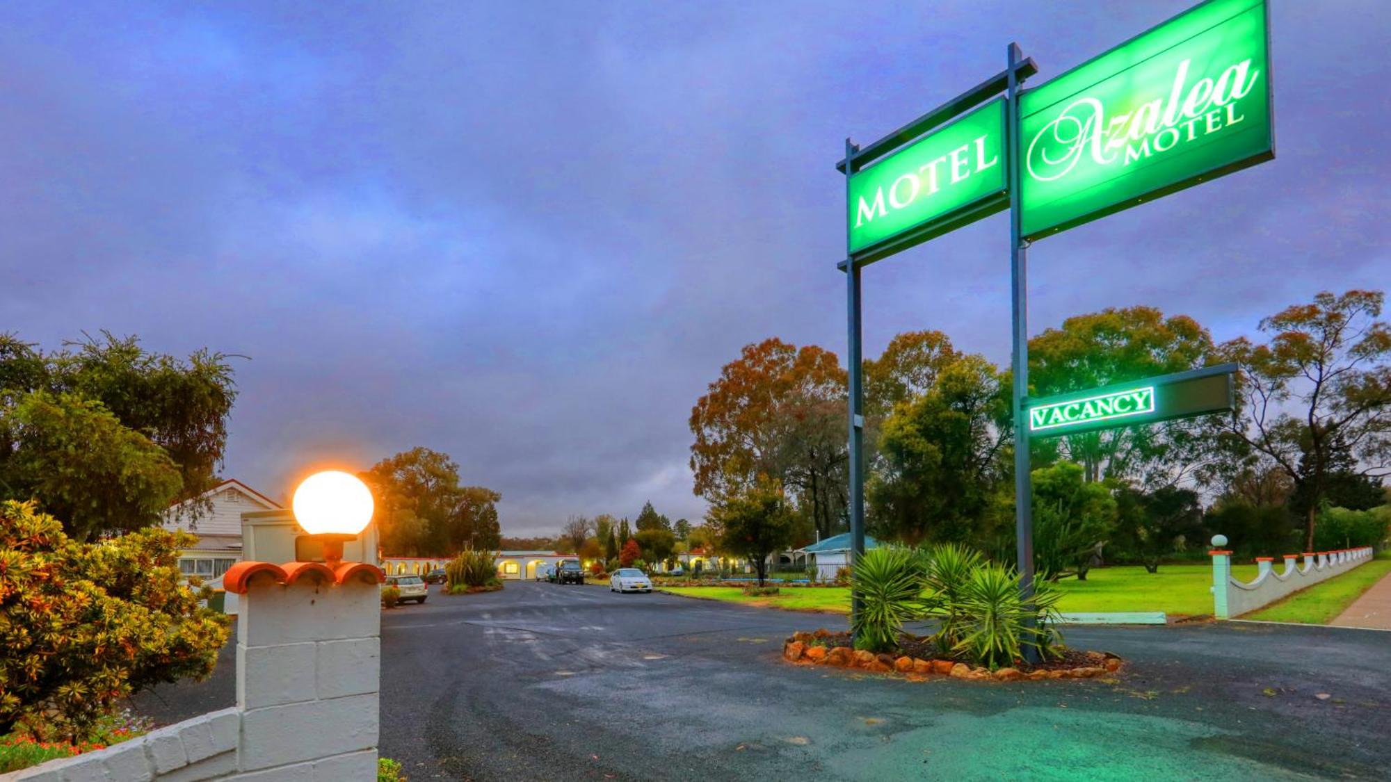 Azalea Motel Кунабарабран Экстерьер фото